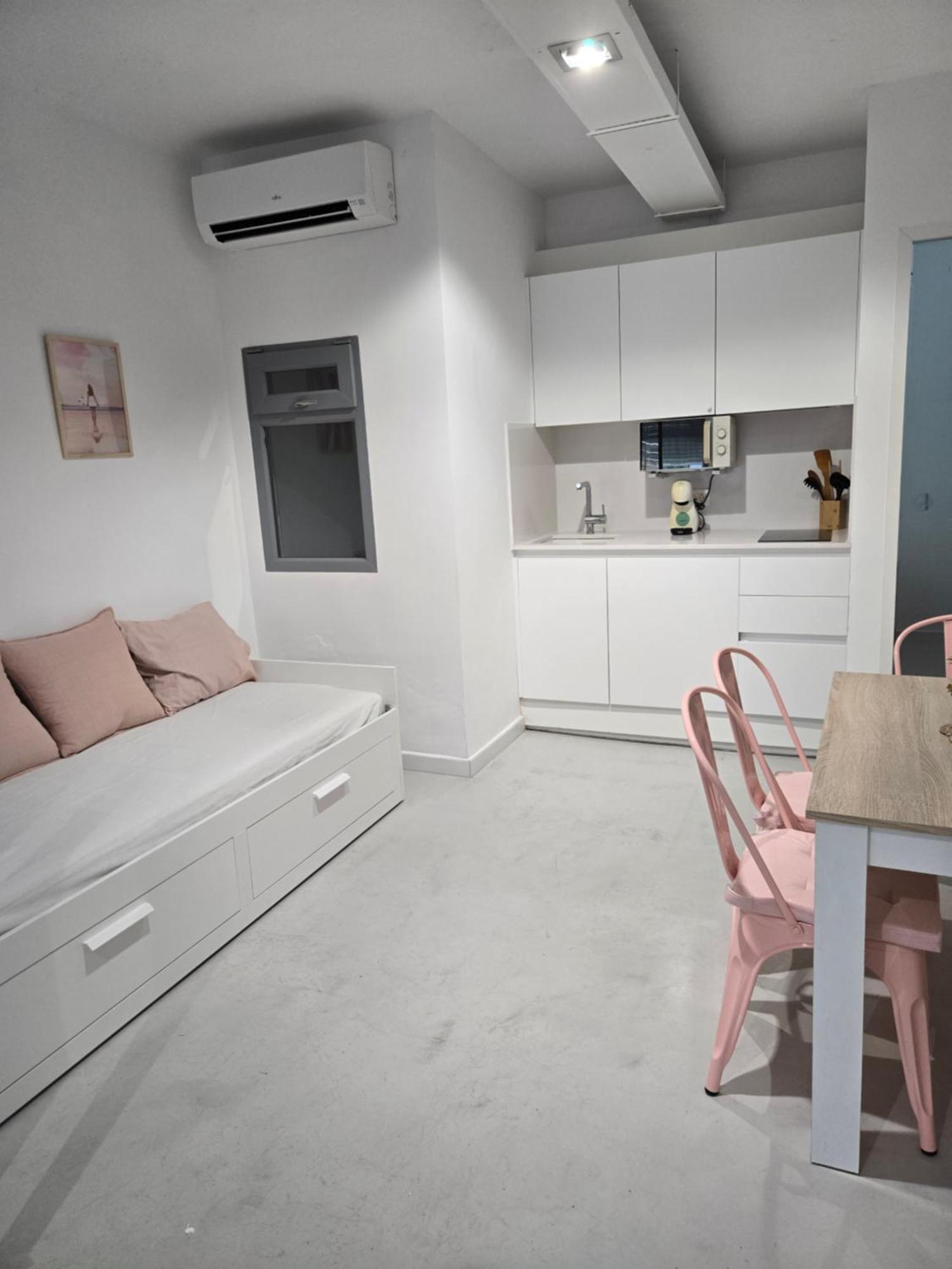 Little Love Hospitalet De L'Infant Ngoại thất bức ảnh